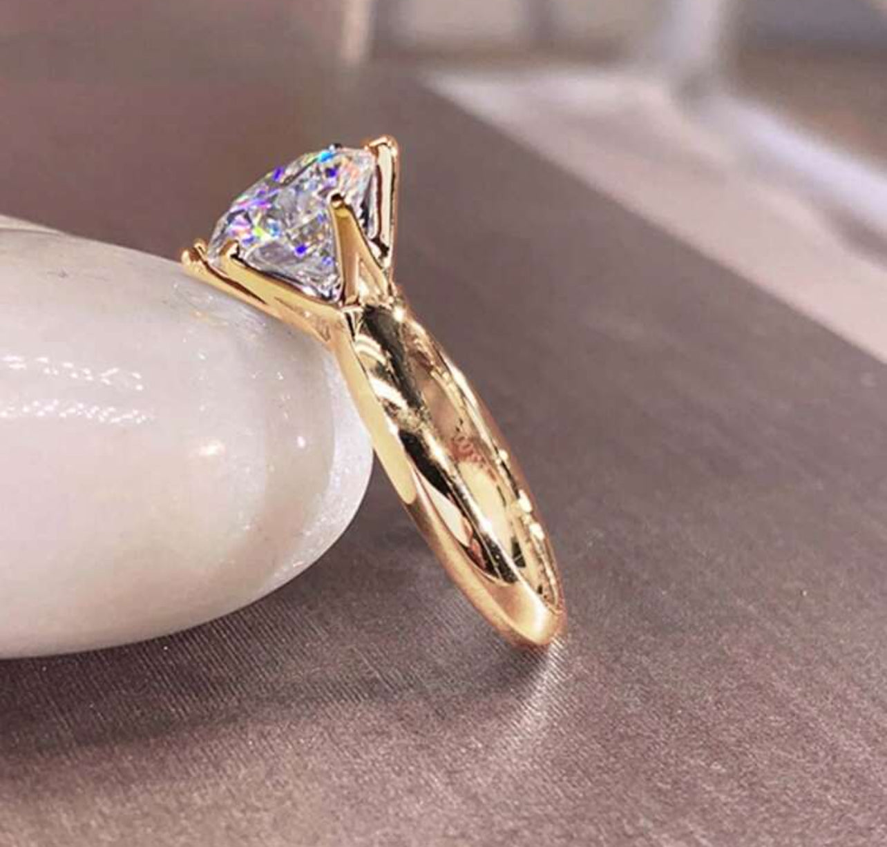 Solitário em Moissanite 1 Pedra com corte redondo,Prata 925, com Banho em ouro Dourado 18k cor D-E, pureza VVS1, com pedras de 9mm,3ct acompanhada de Certificado GRA da pedra