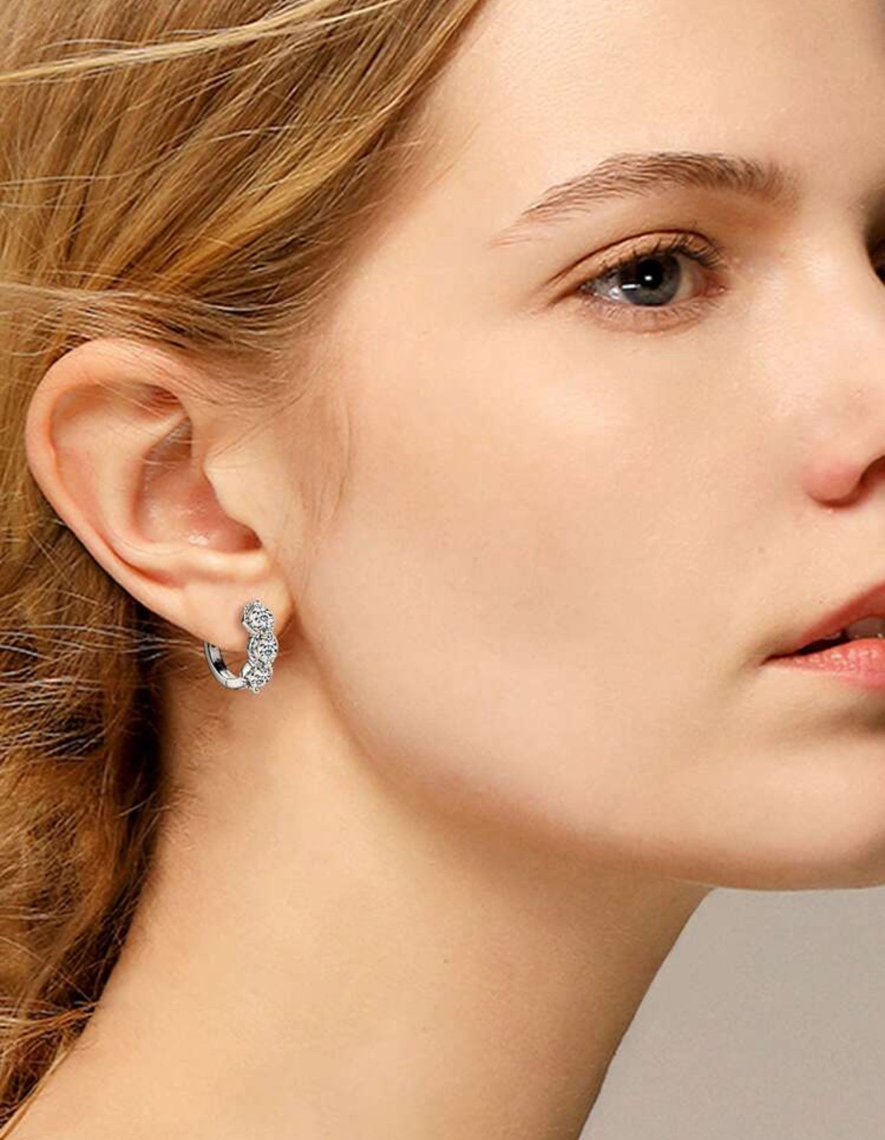 Par de Brincos de Argola Clássicos Retrô de Moissanite Elegante par de argolas confeccionadas em Prata 925 com banho em Ouro 18K,