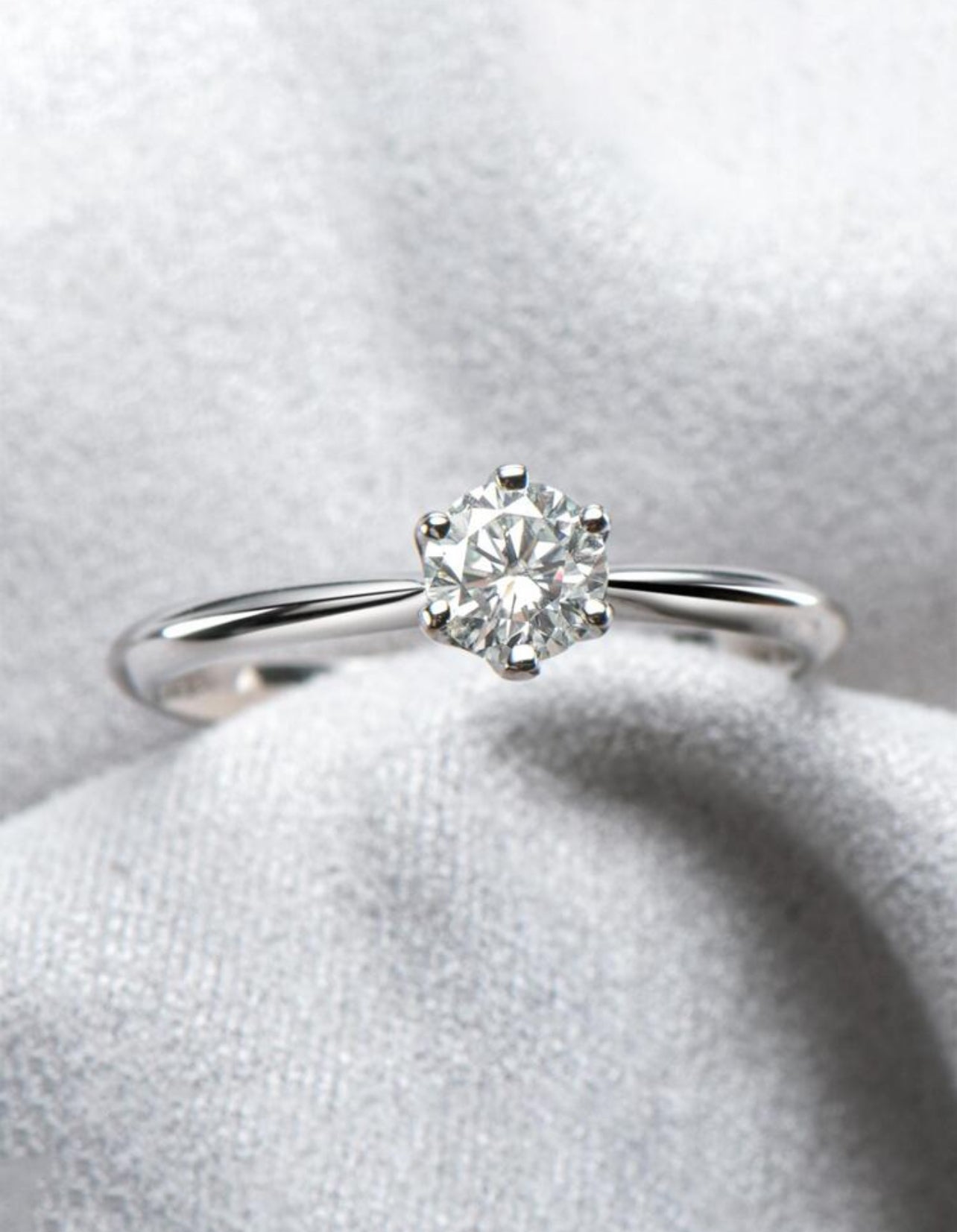 Solitário em Moissanite 1 Pedra com corte redondo,Prata 925, cor D-E, pureza VVS1, com pedras de 5mm, 0,05 ct acompanhada de Certificado GRA da pedra