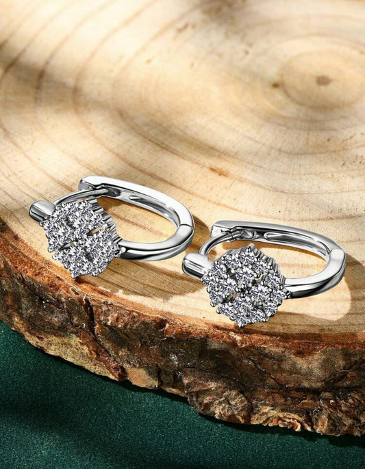 Par de Brincos de Argola Chuveirinho de Moissanite Elegante par de argolas confeccionadas em Prata 925 com banho em Ouro Branco 18K,