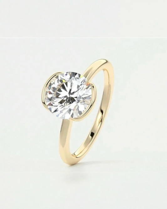 Anel Solitário - Em Moissanite em Prata 925 - Com banho de ouro amarelo 18k, proporcionando um acabamento luxuoso e durável - Certificado GRA