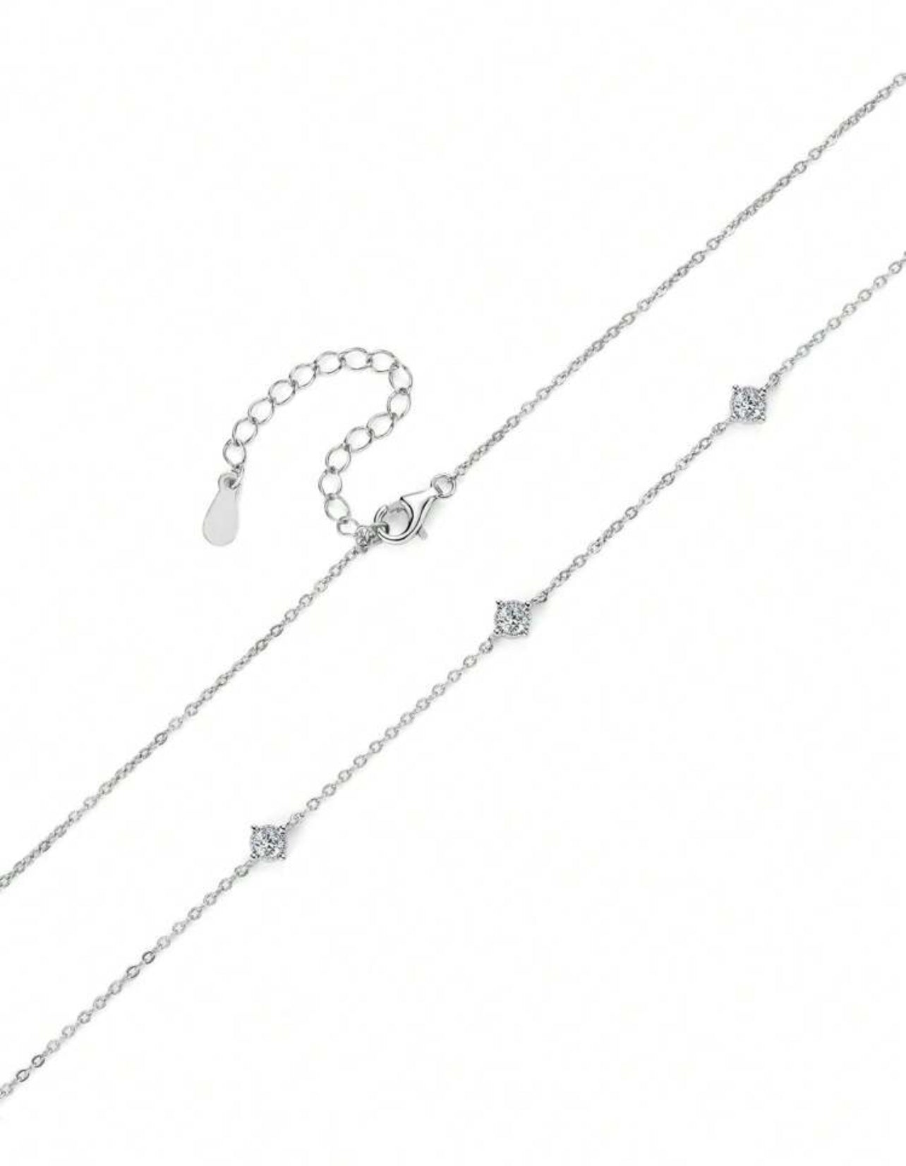 Colar Constelação em Prata 925 com Banho em ouro Branco 18 k com 7 moissanitas de 3 mm (0,12 ct cada), somando juntas 0,70 ct no total.