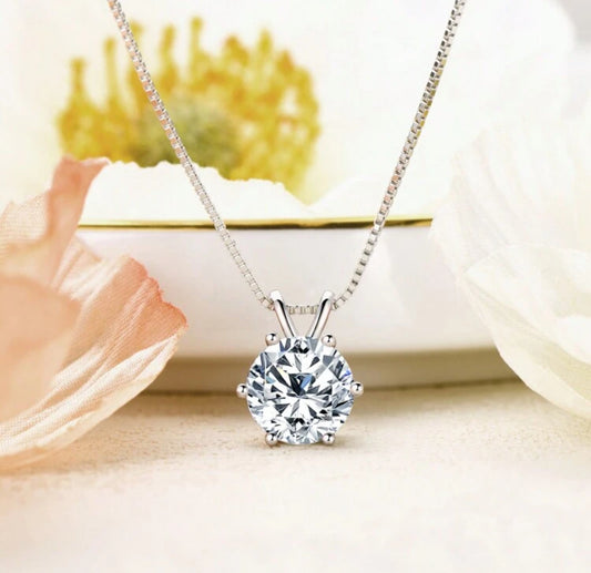 Colar Ponto de Luz Moissanite Clássico / 6,5 mm - 1 CT Prata 925 Banho de Ouro 18 k