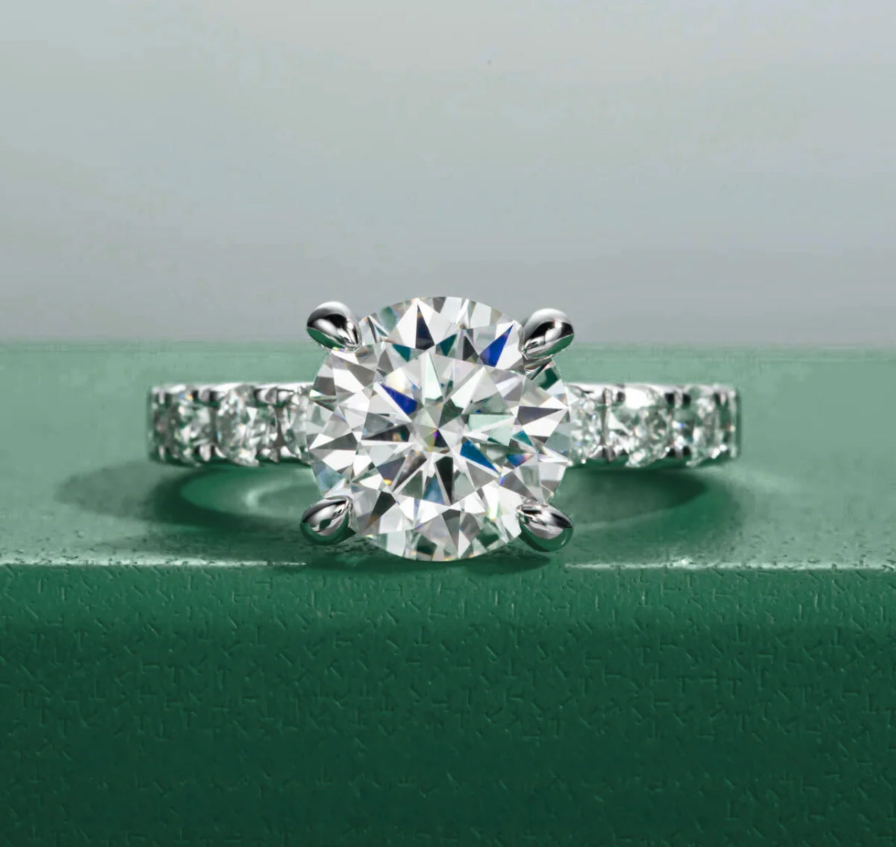 Anel Imperial - Alta Joalheria Moissanite