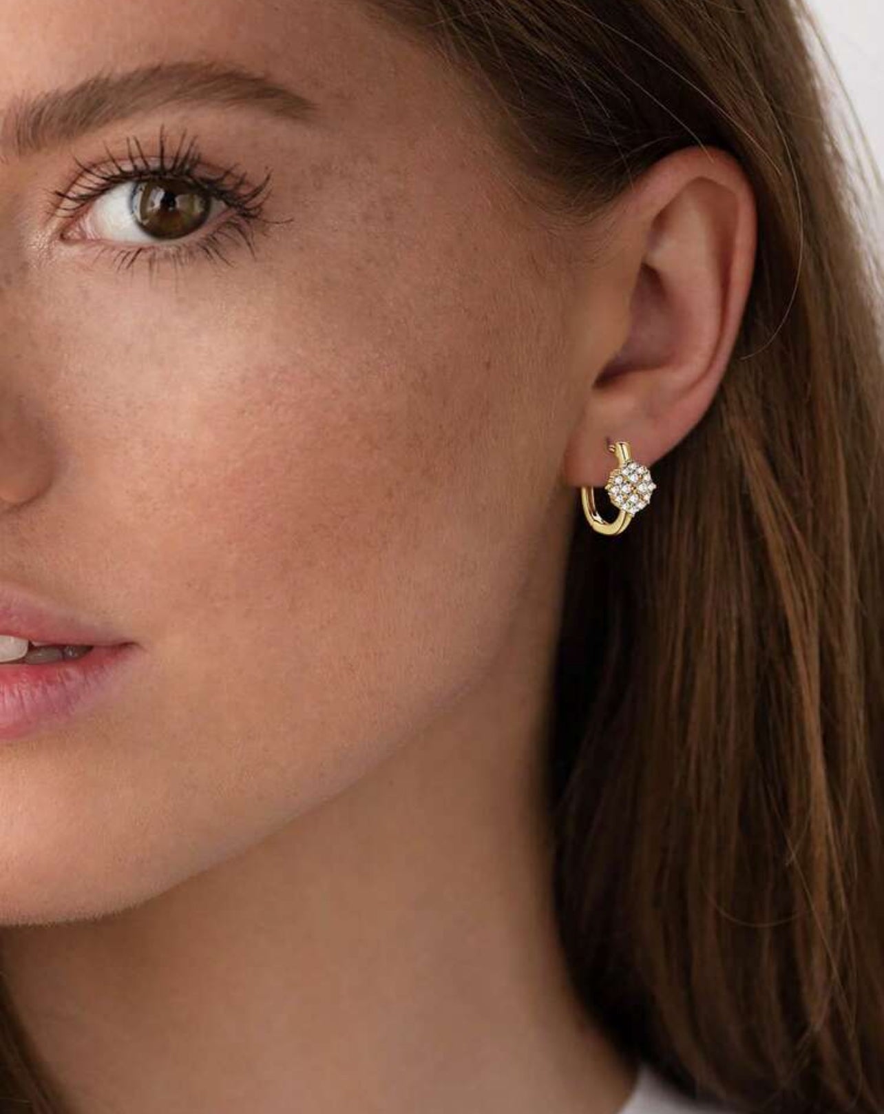 Par de Brincos de Argola Chuveirinho de Moissanite Elegante par de argolas confeccionadas em Prata 925 com banho em Ouro Dourado 18K,