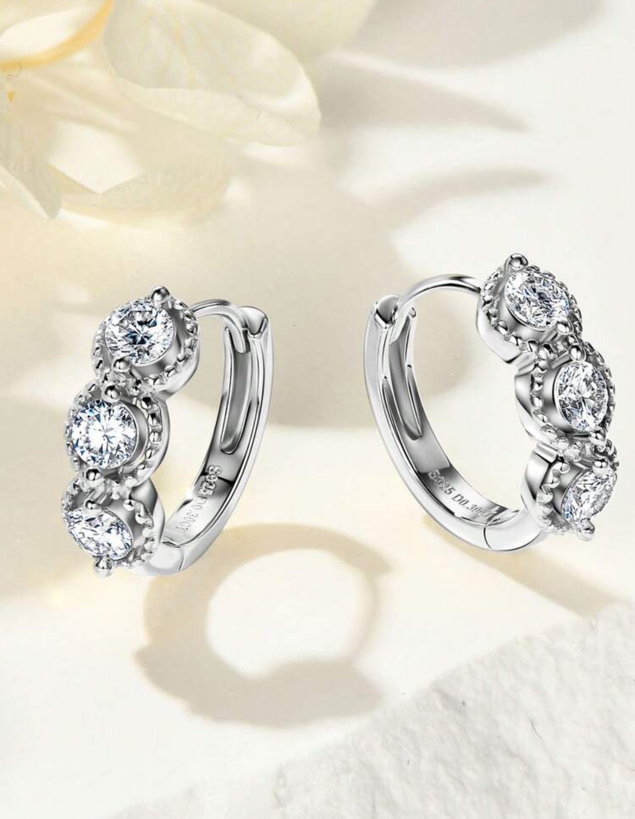 Par de Brincos de Argola Clássicos Retrô de Moissanite Elegante par de argolas confeccionadas em Prata 925 com banho em Ouro 18K,