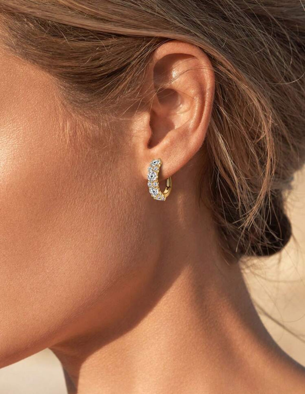 1 Par de Brincos Aurora Moissanita para Mulheres Prata 925 com Banho em ouro Dourado 18k Corte Redondo de 4mm e 2mm Brincos Argola de Moissanita