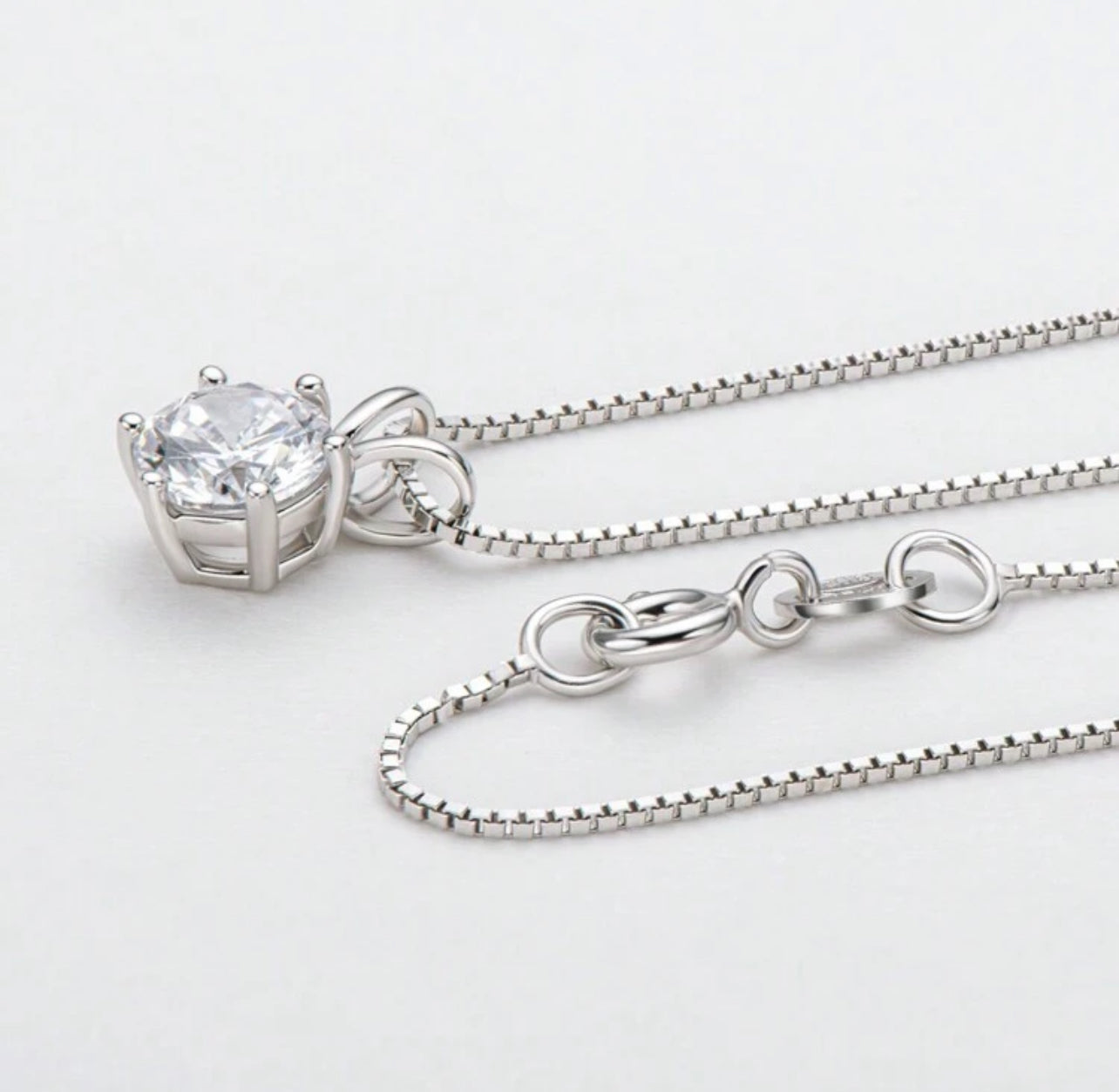 Colar Ponto de Luz Moissanite Clássico / 6,5 mm - 1 CT Prata 925 Banho de Ouro 18 k
