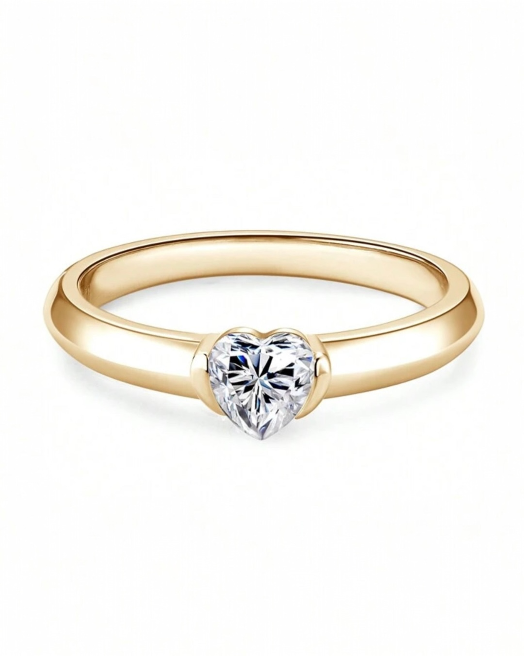Anel Solitário - Em Moissanite em Prata 925 - Com banho de ouro amarelo 18k, proporcionando um acabamento luxuoso e durável - Formato coração - Certificado GRA