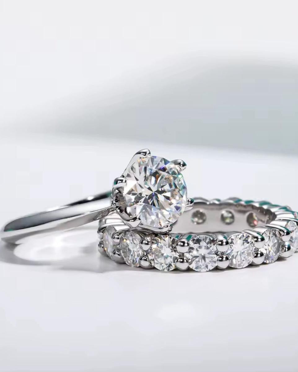 Dupla de Solitário e Aparador Solitário Aliança Russa Inteira Moissanite 1 Pedra com corte redondo,Prata 925, cor D-E, pureza VVS1, com pedras de 8mm, 2ct acompanhada de Certificado GRA da pedra 1 Aparador 4mm, 4,50ct