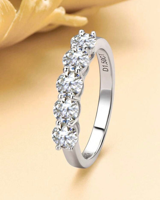 Meia Aliança - Cravejada em Moissanite - Em Prata 925 - 4 mm