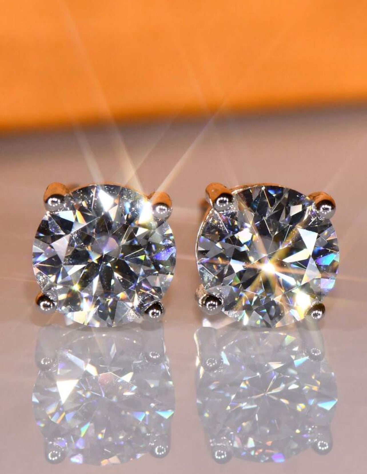 Brinco Ponto Luz Moissanite - Prata 925 Banho de Ouro 18 K