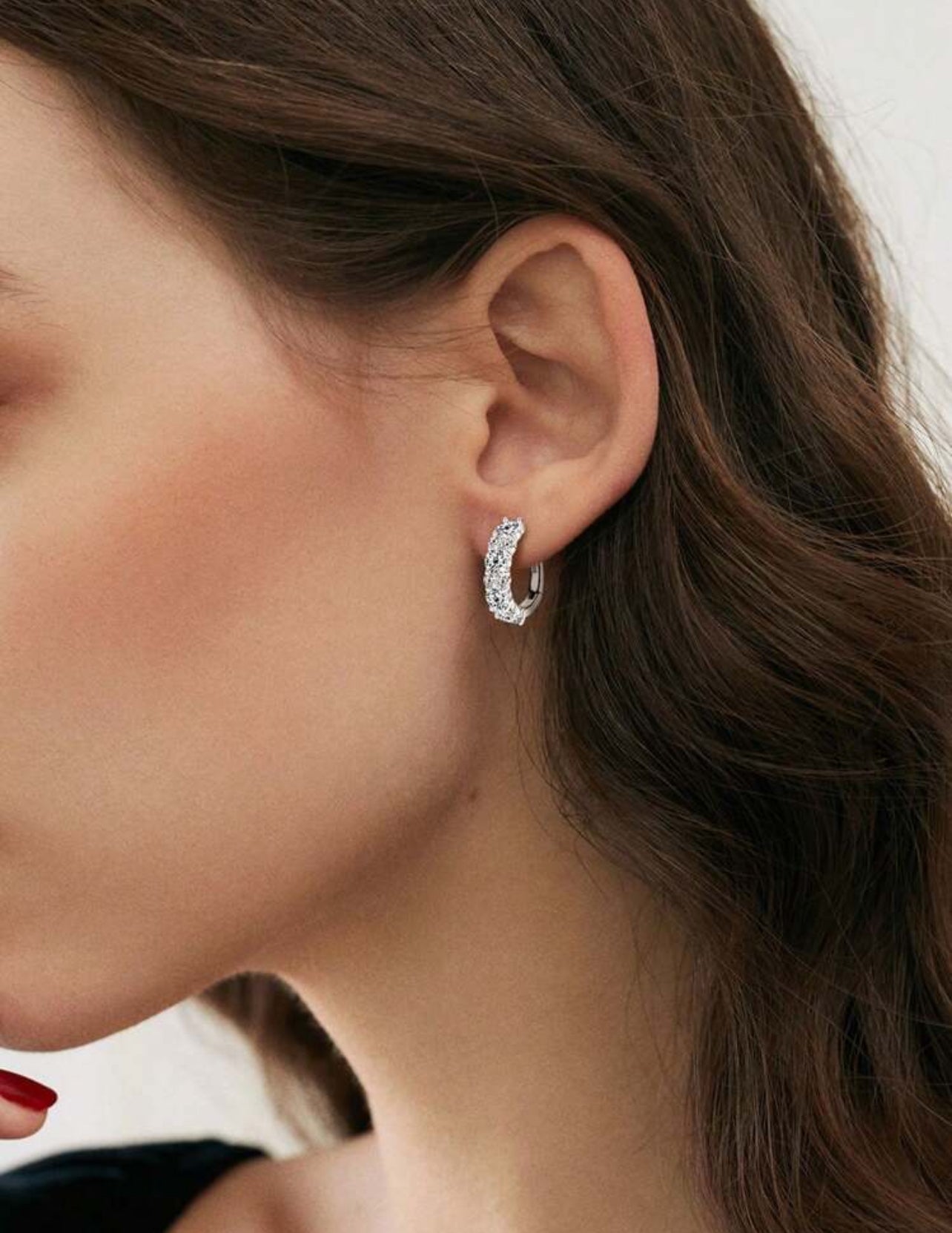 1 Par de Brincos Aurora Moissanita para Mulheres Prata 925 com Banho em ouro Branco 18k Corte Redondo de 4mm e 2mm Brincos Argola de Moissanita