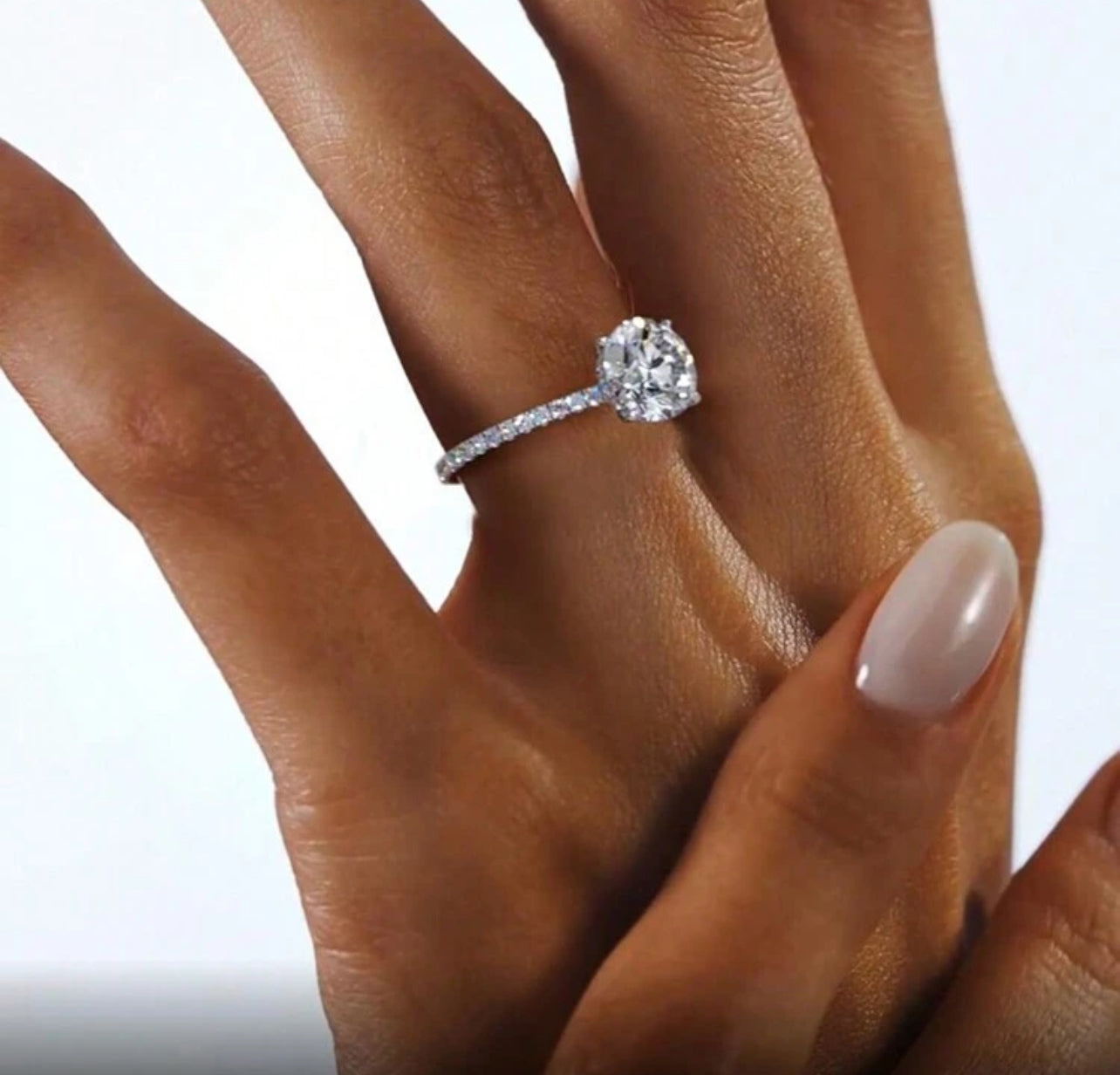 Anel Solitário Cravejado - Em Diamantes Moissanite em Prata 925 - 2 Ct (8 mm) - Certificado GRA